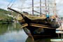 O barco capit&atilde;o gancho a espera da partida, para um passeio maravilhoso por Balne&aacute;rio cambori&uacute;.