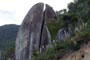 Pedra rachada da interpraias em Balne&aacute;rio Cambori&uacute;.