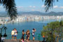 Pessoas no mirante do Unipraias em Balne&aacute;rio Cambori&uacute;.
