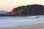 Canto direito da Praia de 4 Ilhas em Bombinhas.