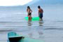 praia do sonho, crian&ccedil;as brincando na &aacute;gua