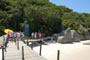 Tur&iacute;stas passeando pela ilha de porto belo.