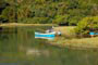 rio de penha, homem preparando o barco para pescar