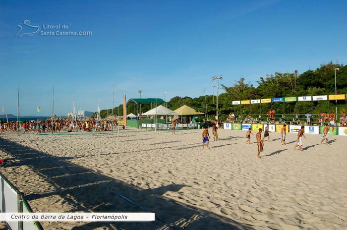 Barra da lagoa, pessoas jogando futebol de areia