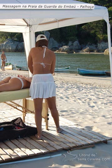 massagem na praia da guarda do embaú sc