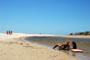Riozinho da praia da barra turistas descansando