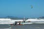 Kite surf, wind surf, na praia de ibiraquera, santa catarina, brasil
