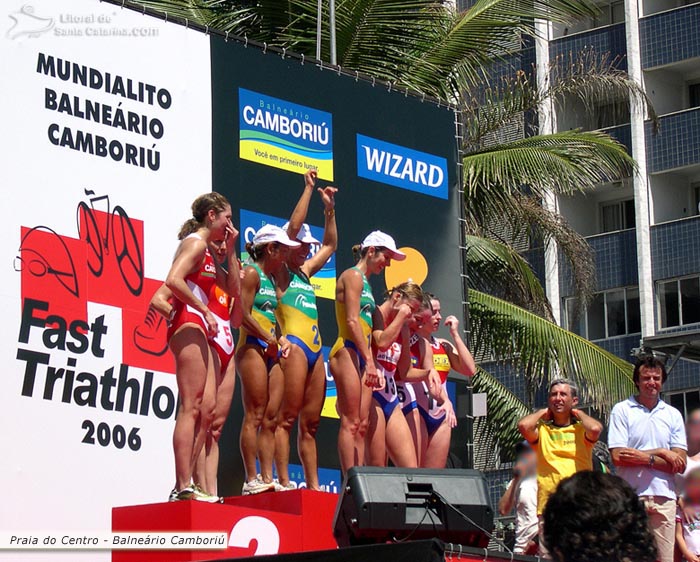 Entrega dos troféus do mundial de Fast Triathlon, realizado em Balneário Camboriú.