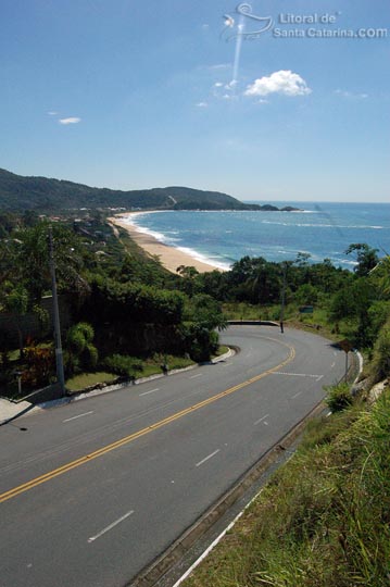 Interpraias Balneário Camboriú e ao fundo a praia do estaleiro.