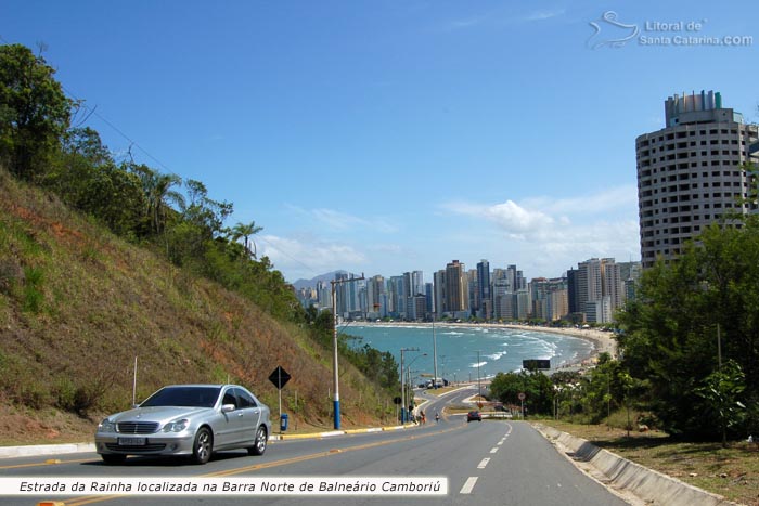 Estrada da rainha localizada na barra norte em Balneário Camboriú e ao fundo a vista da orla total de Camboriú. 