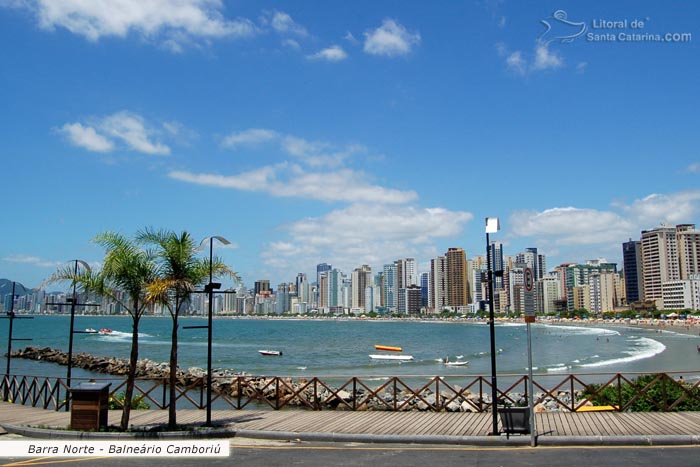 Vista da barra norte em Balneário camboriú.