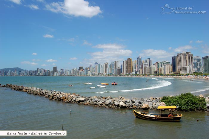 Vista da barra norte para a orla total de Balneário camboriú.