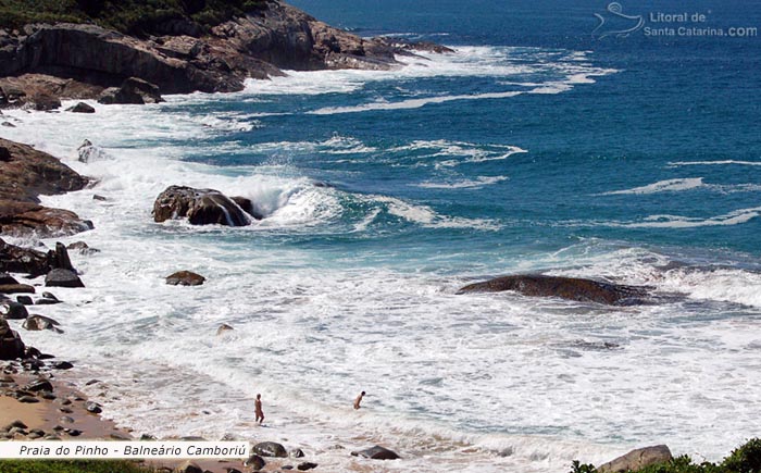 Vista aérea da praia do pinho em balneário camboriú.