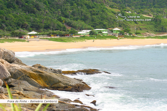 Praia do pinho em Balneário Camboriú, vista da pedra.