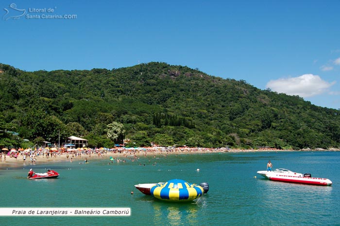 Praia de laranjeiras em balneário camboriú, ótima para esportes náuticos.