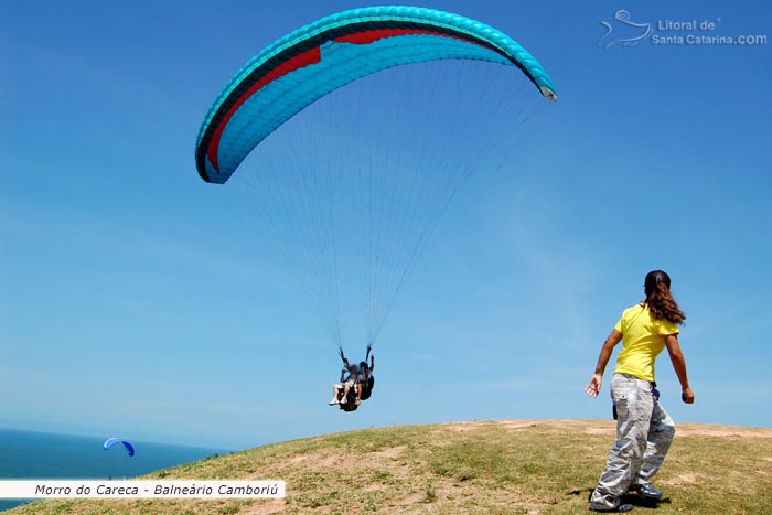 Vôo duplo no morro do careca em balneário camboriú.