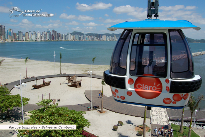 Vista de Balneário Camboriú, dentro do bondinho do Parque Unipraias Camboriú.