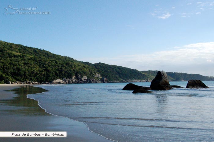 Canto esquerdo da Praia de Bombas em Bombinhas.