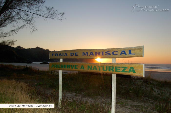 Placa da Praia de Mariscal, informando a todos para preservar a natureza.
