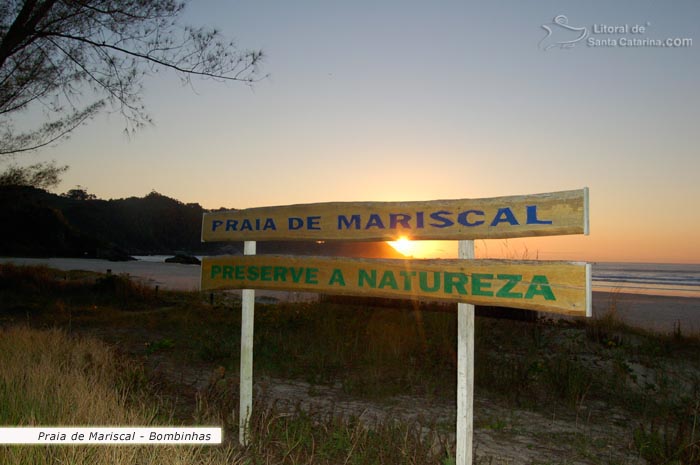 Placa da Praia de Mariscal, informando a todos para preservar a natureza.