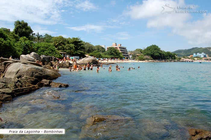 águas claras da Praia da Lagoinha em Bombinhas.