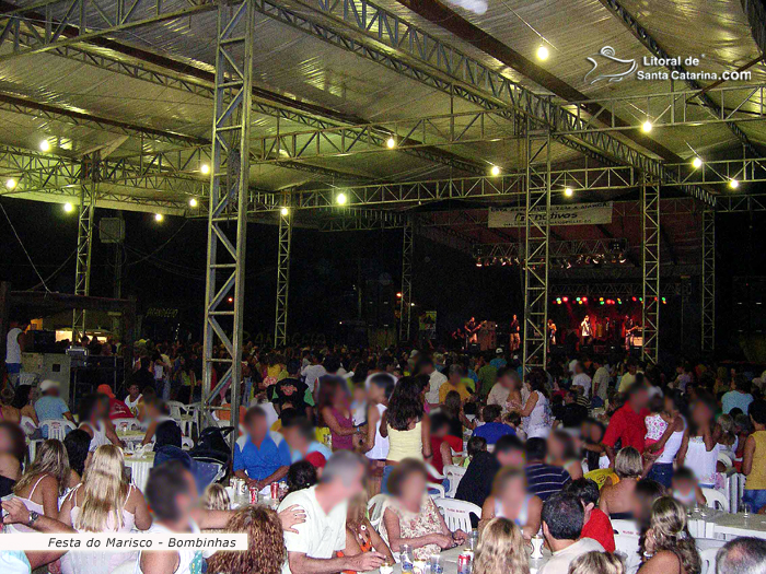 Multidão na Festa do Marisco em Bombinhas.