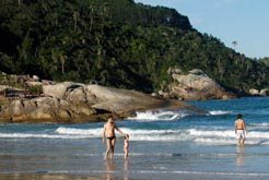 Praia da Atalaia em Bombinhas