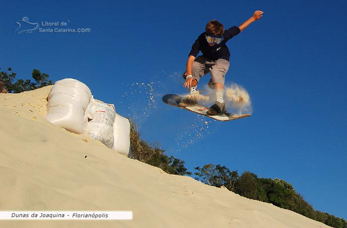 sendboard nas dunas da joaquina em florianopolis