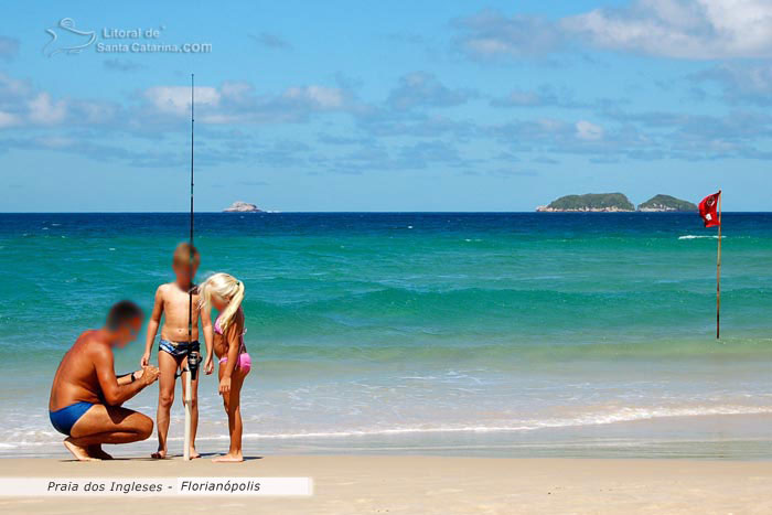 Praia dos Ingleses, Pai colocando isca para os filhos pescar em florianópolis