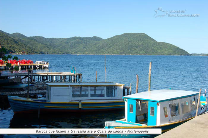 barcos que fazem a travessia até o canto da lagoa, paga apenas uma tarifa pequena