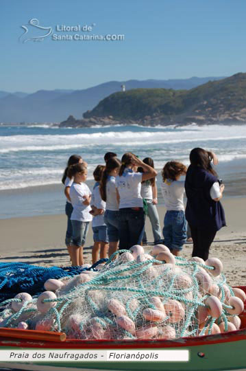 praia de naufragados, crianças aprendendo como preservar a natureza em santa catarina