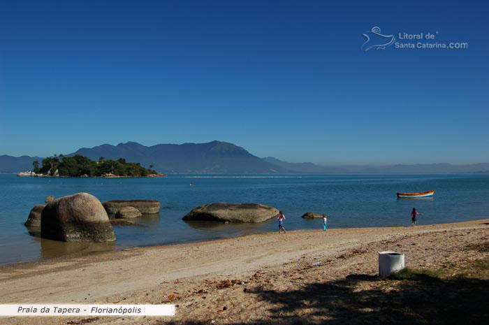 crianças brincando na praia da tapera florianopolis