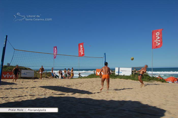 Futevôlei na praia mole de floripa