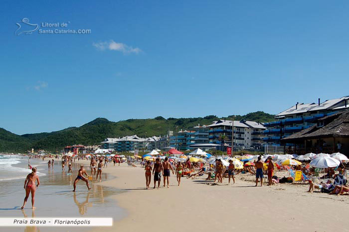 Galera jogando frescobol na praia brava, floripa sc