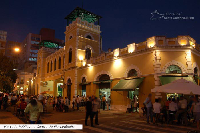 foto noturna do mercado público