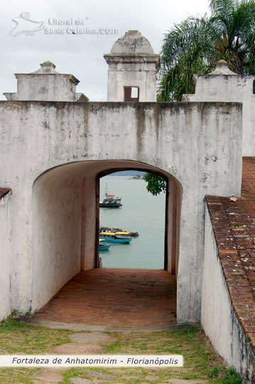 Fortaleza de anhatomirim detalhe do monumento