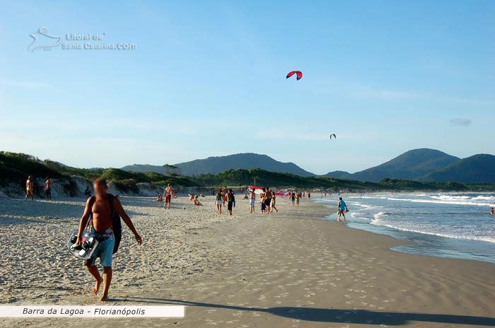 Barra da lagoa, pessoa praticando o kite surf