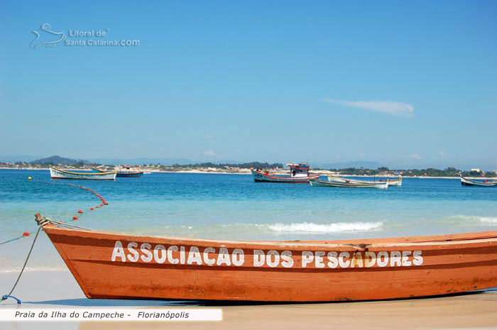 Barco da associação dos pescadores do campeche