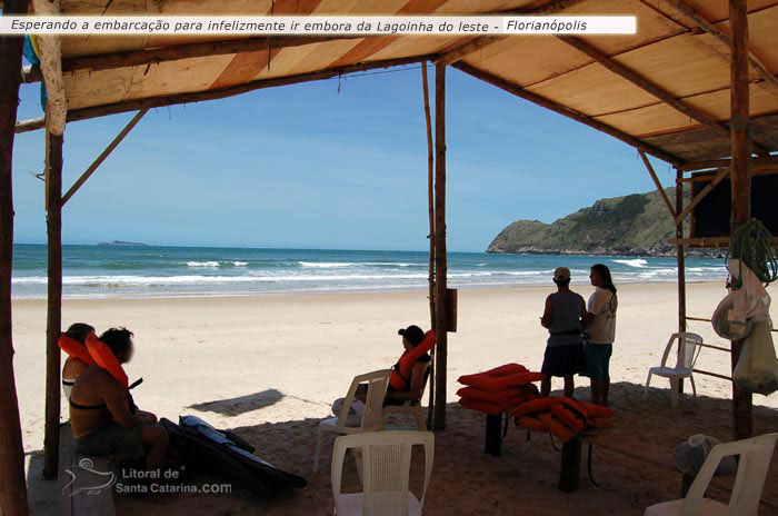 Esperando a embarcação para infelizmente ir embora da lagoinha do leste