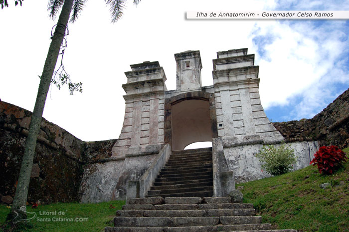 Ilha de Anhatomirim em santa catarina