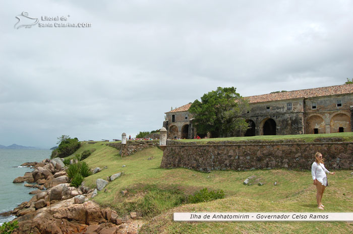 Ilha de Anhatomirim em governador celso ramos - santa catarina