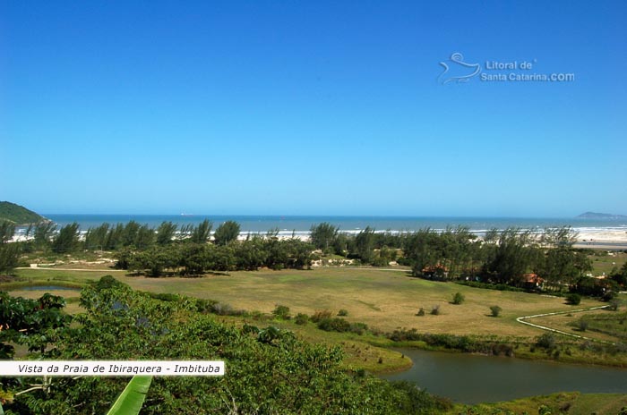 Vista para a praia de ibiraquera, que é paradisíaca