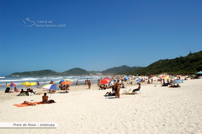 Praia do rosa lotada