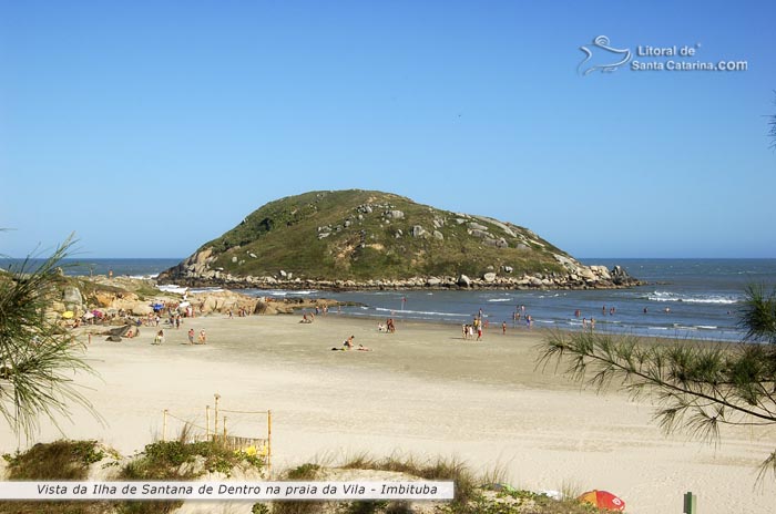 Praia da vila, ao fundo uma ilha linda