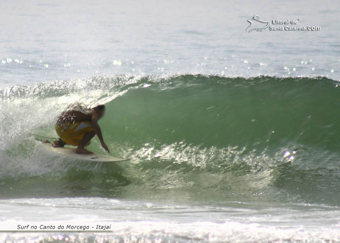 surf no canto do morcego em itajai