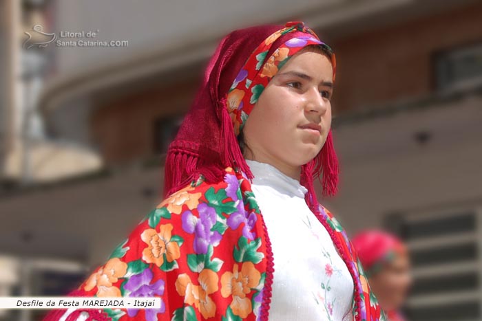 desfile marejada garota típica