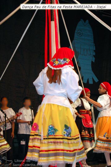 dança de pau de fitas marejada