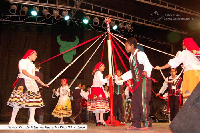 dança pau de fitas marejada itajai sc brasil