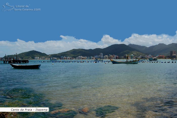 águas límpidas do canto da praia em itapema.