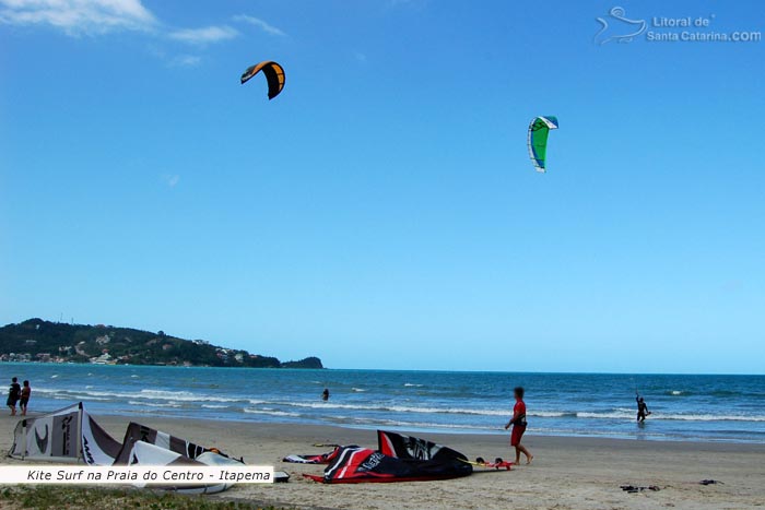 Kite Surf na praia do centro em Itapema.